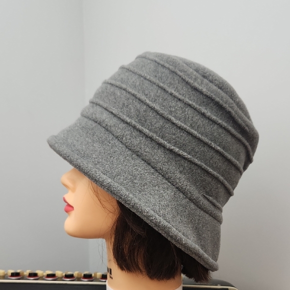 WARM & COZY JANSKA GREY BUCKET HAT - Picture 1 of 7